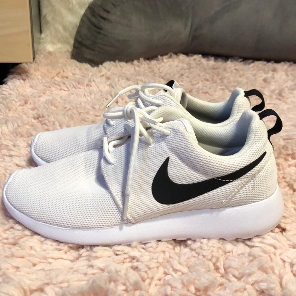 White Nike Roshes